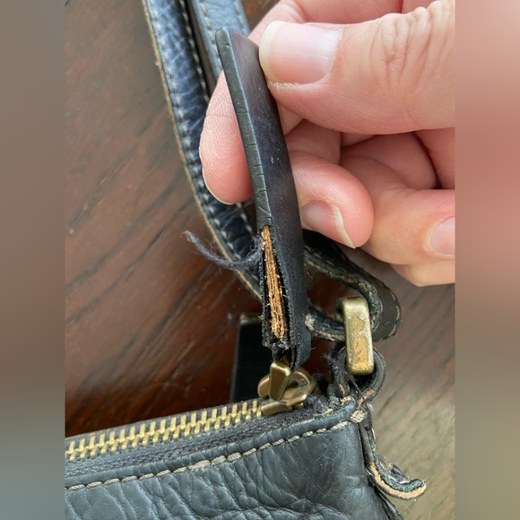 FOSSIL Classic Black Leather Vickery Crossbody Purse Bag with Adjustable Strap - Picture 6 of 11